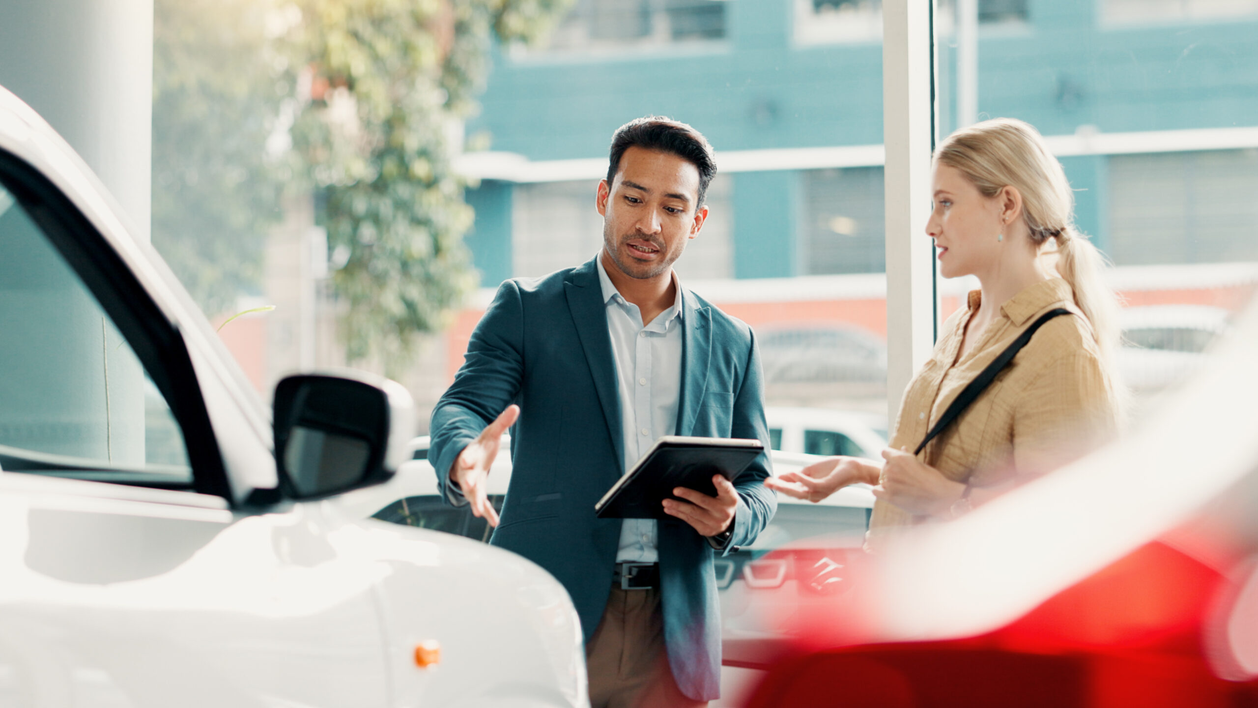 Car dealership consultant with customer